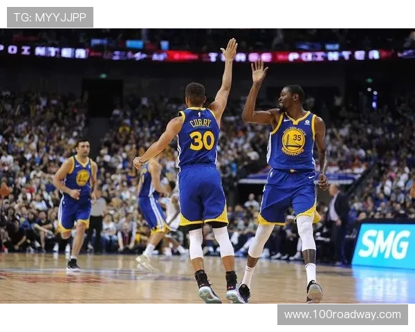 金州勇士对决纽约尼克斯东西强队碰撞引爆赛场焦点之战全场球迷期待